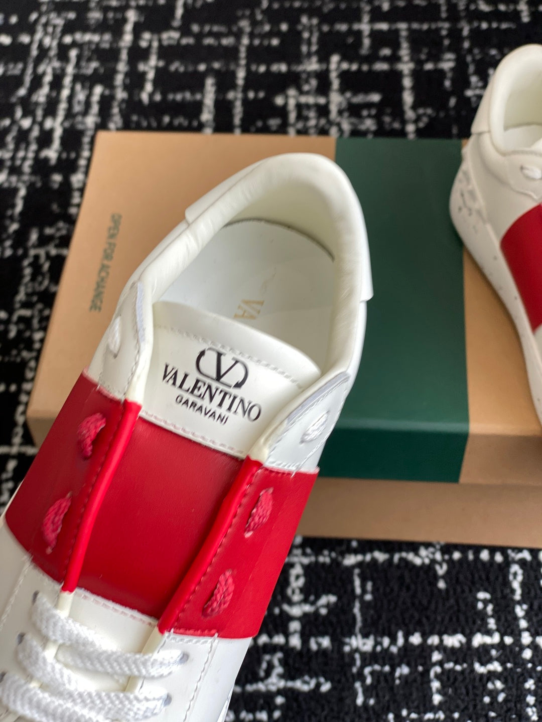 LuxluxHouse Best Quality Shoes Valentino