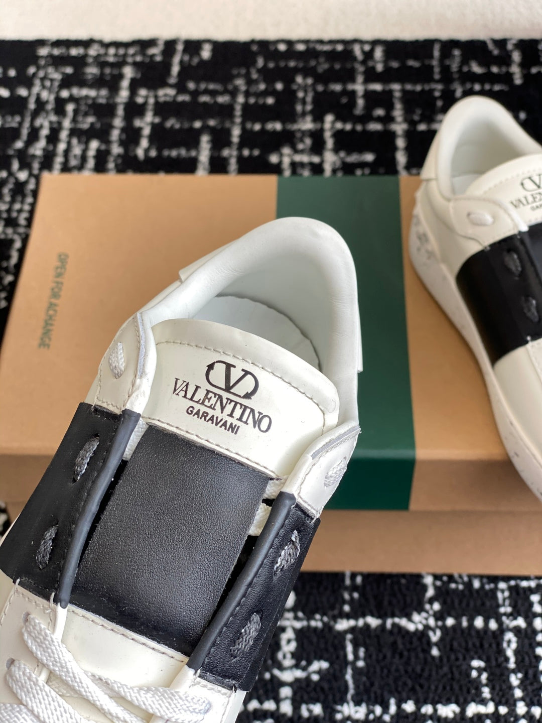 LuxluxHouse Best Quality Shoes Valentino