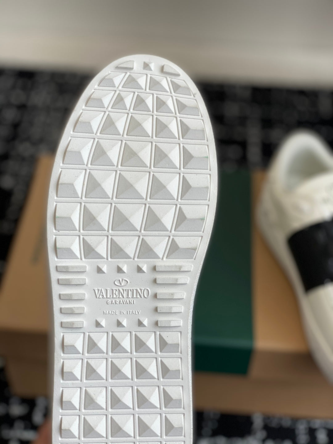 LuxluxHouse Best Quality Shoes Valentino