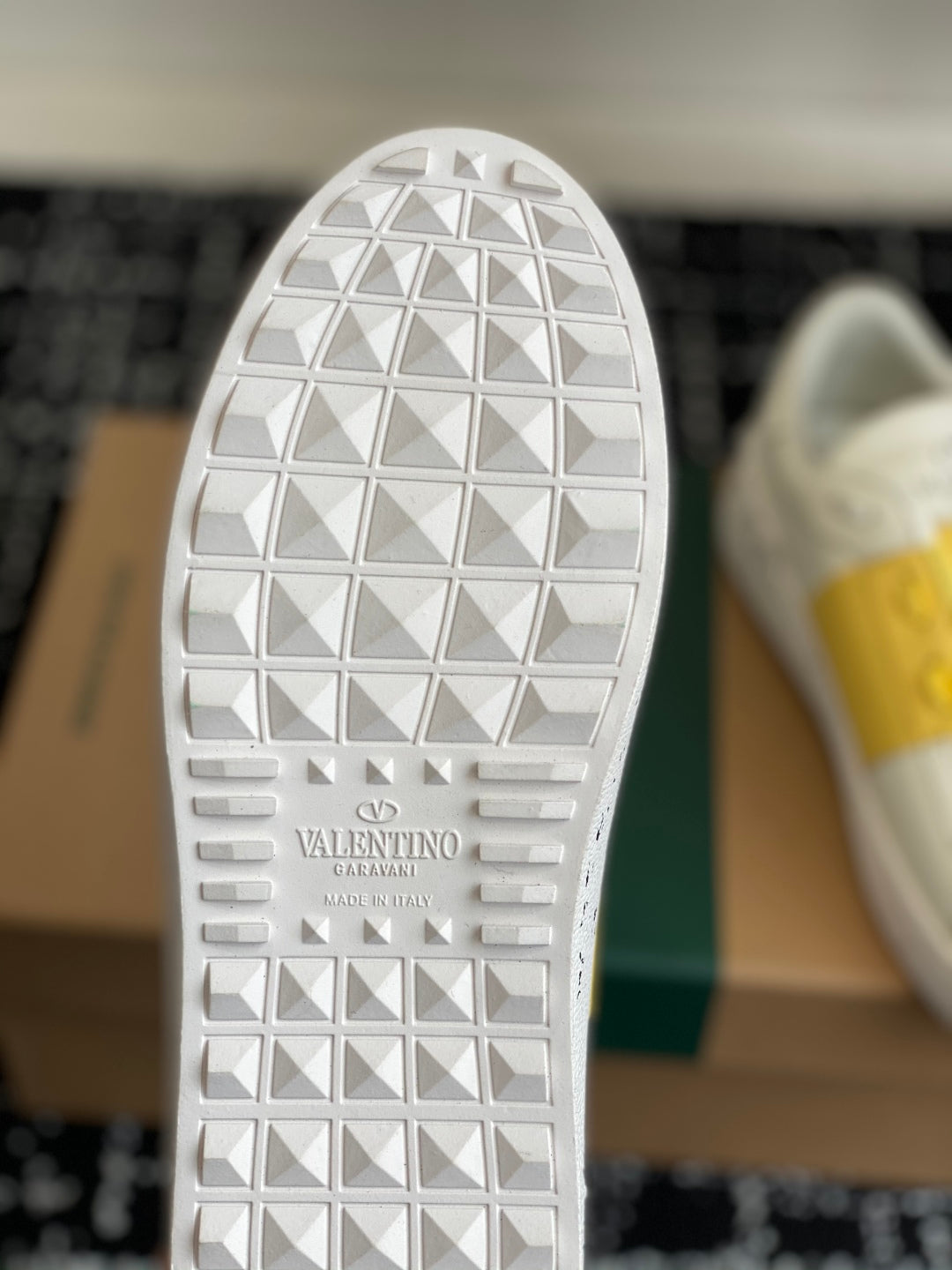 LuxluxHouse Best Quality Shoes Valentino