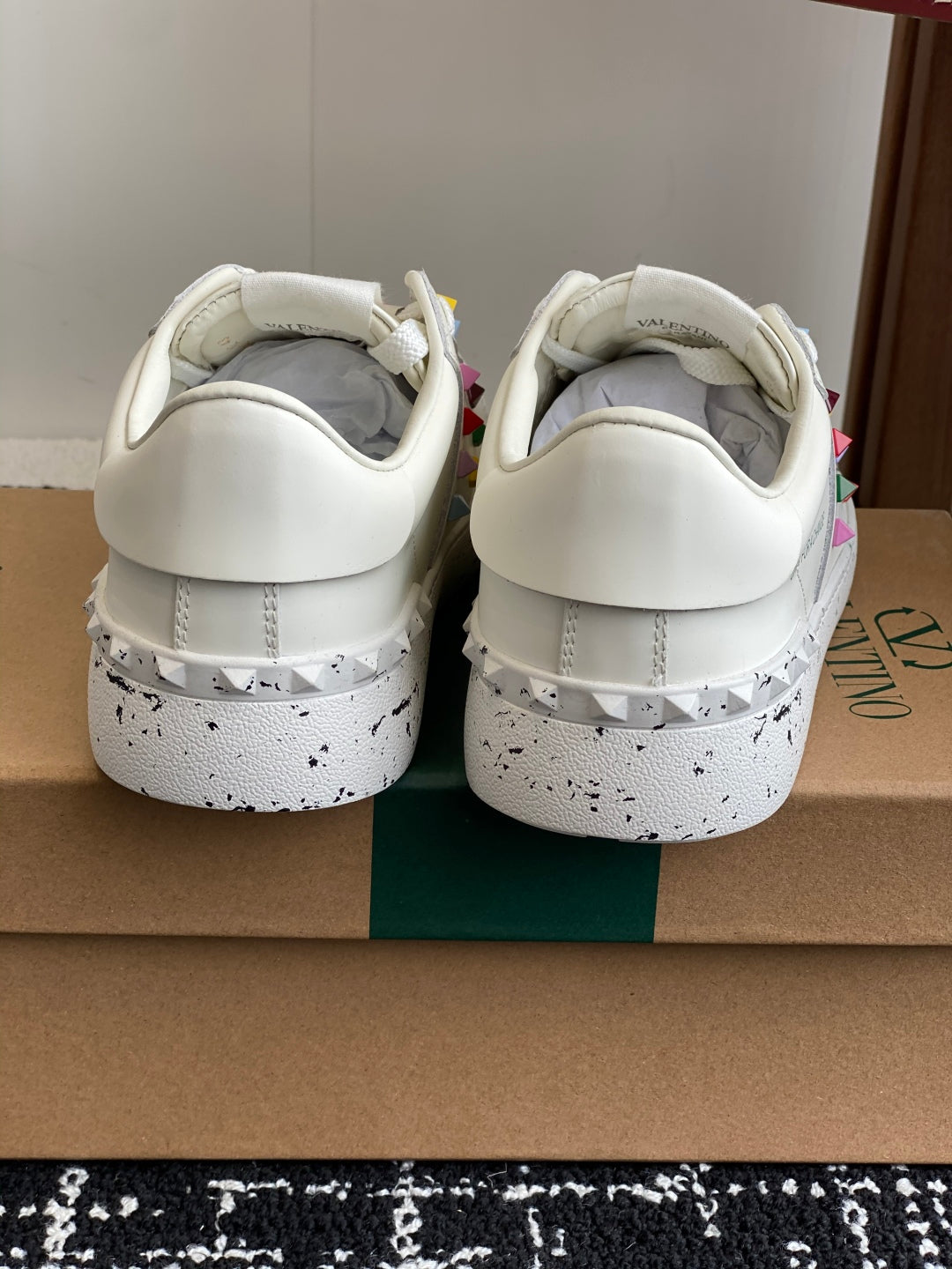 LuxluxHouse Best Quality Shoes Valentino