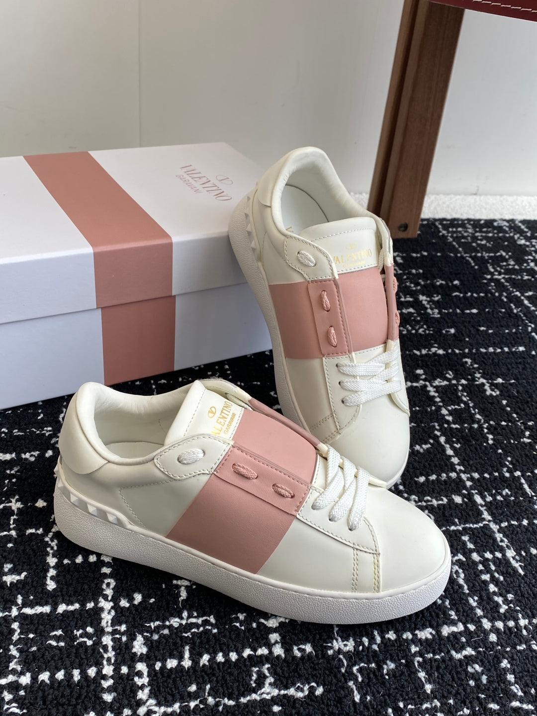 LuxluxHouse Best Quality Shoes Valentino