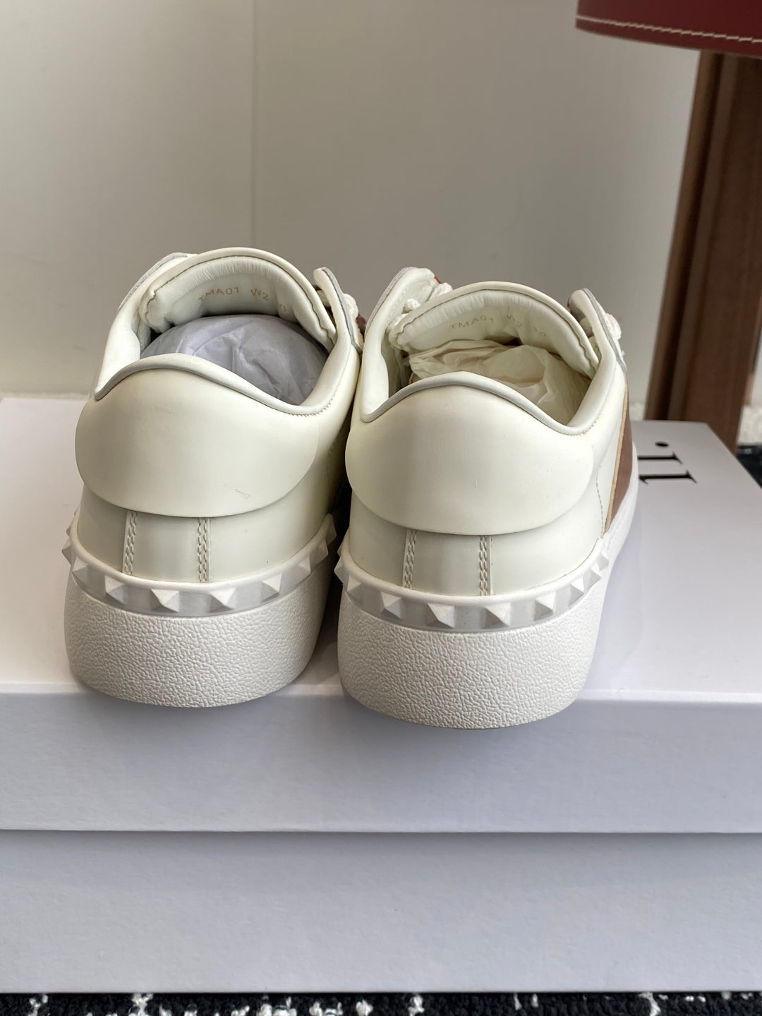 LuxluxHouse Best Quality Shoes Valentino