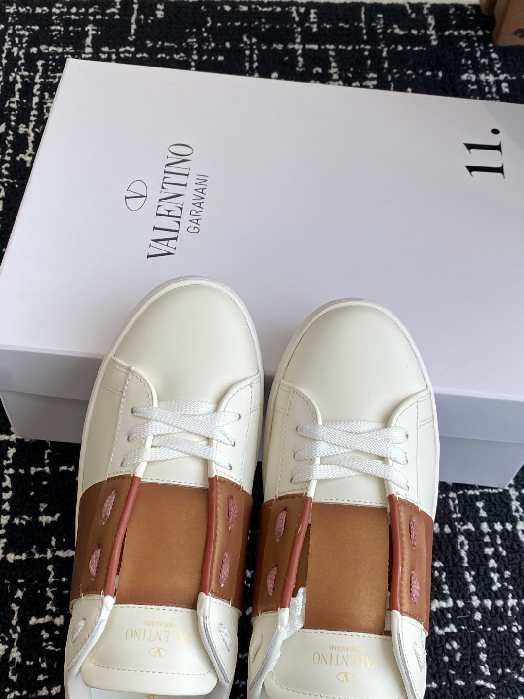 LuxluxHouse Best Quality Shoes Valentino