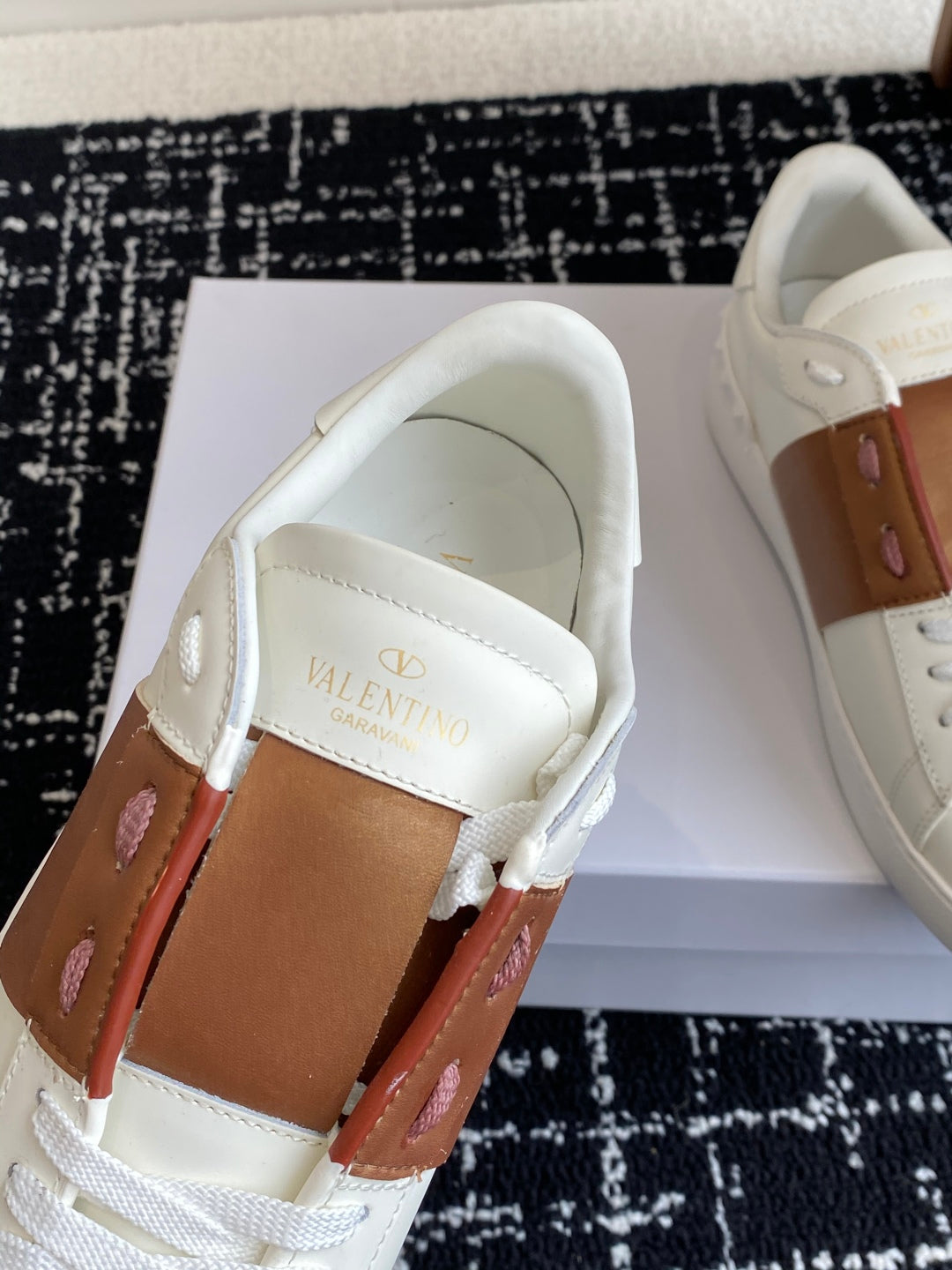 LuxluxHouse Best Quality Shoes Valentino