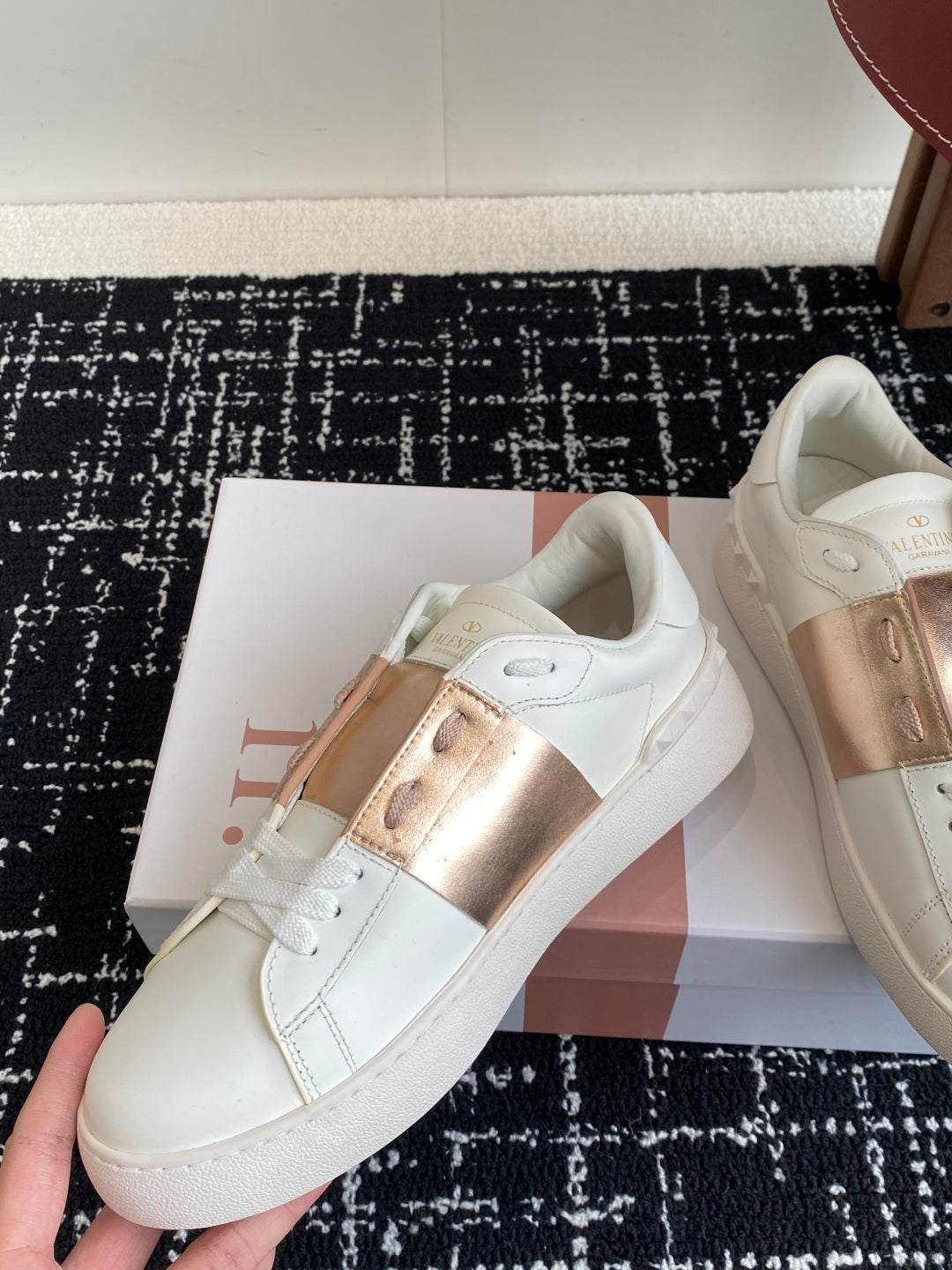 LuxluxHouse Best Quality Shoes Valentino