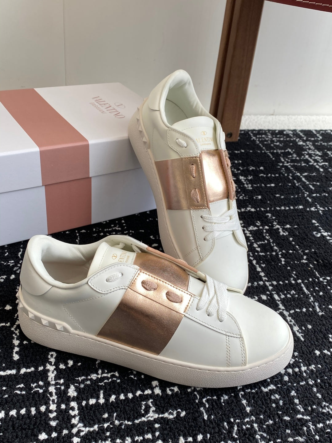 LuxluxHouse Best Quality Shoes Valentino