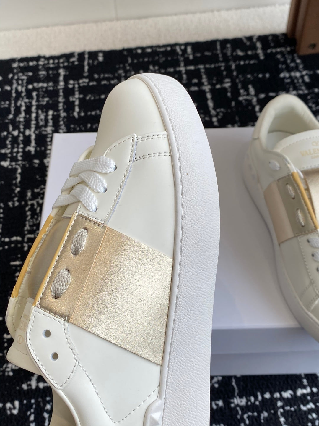 LuxluxHouse Best Quality Shoes Valentino