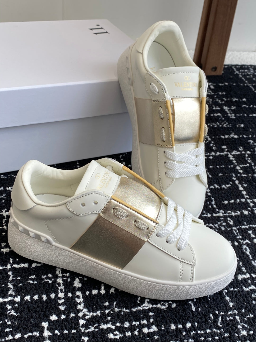 LuxluxHouse Best Quality Shoes Valentino