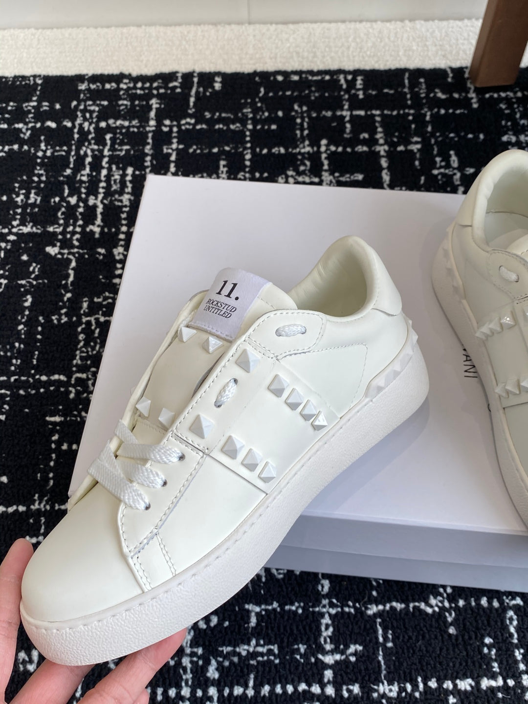 LuxluxHouse Best Quality Shoes Valentino