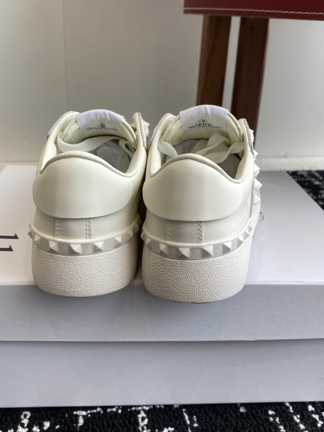 LuxluxHouse Best Quality Shoes Valentino