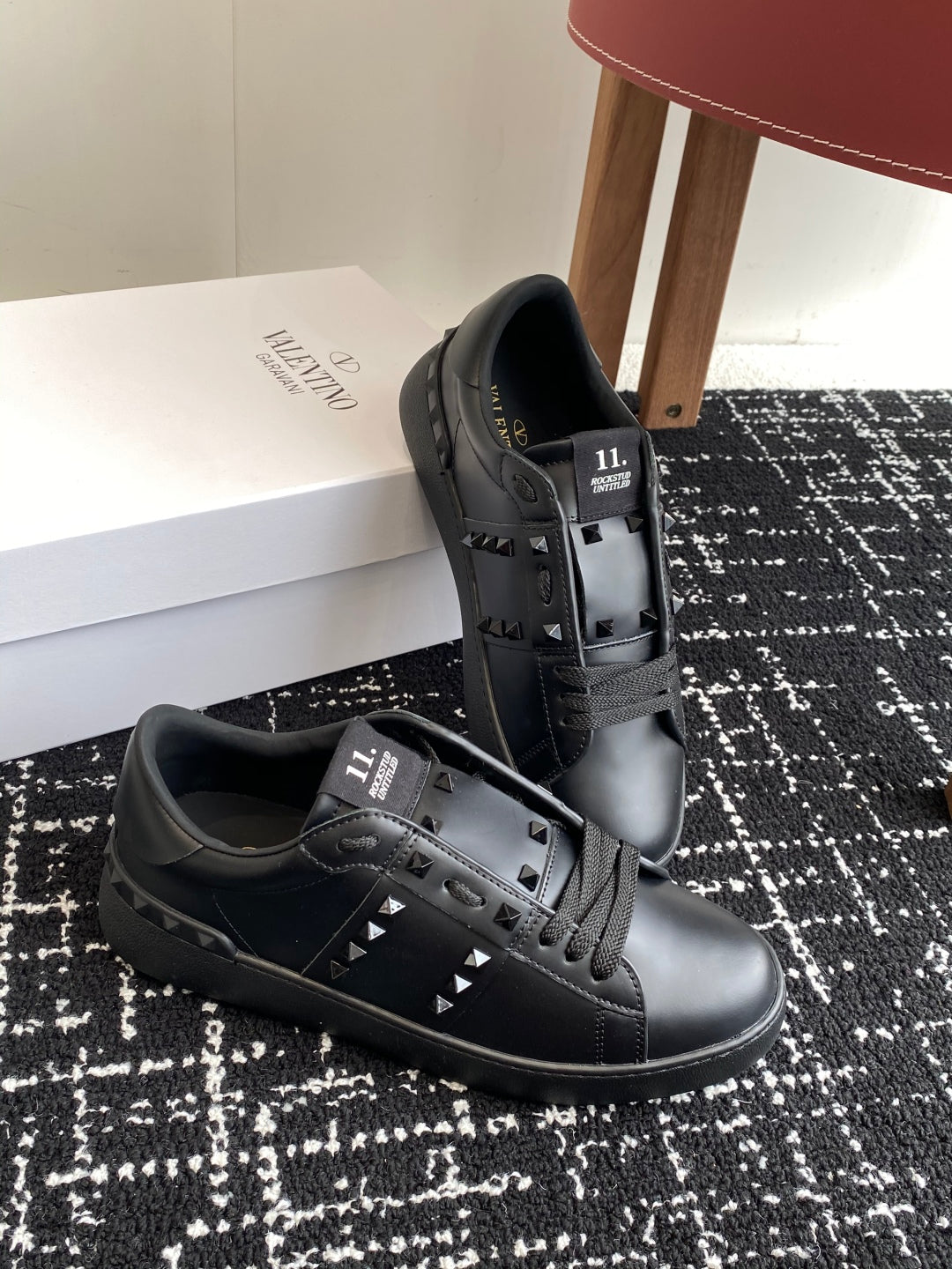 LuxluxHouse Best Quality Shoes Valentino