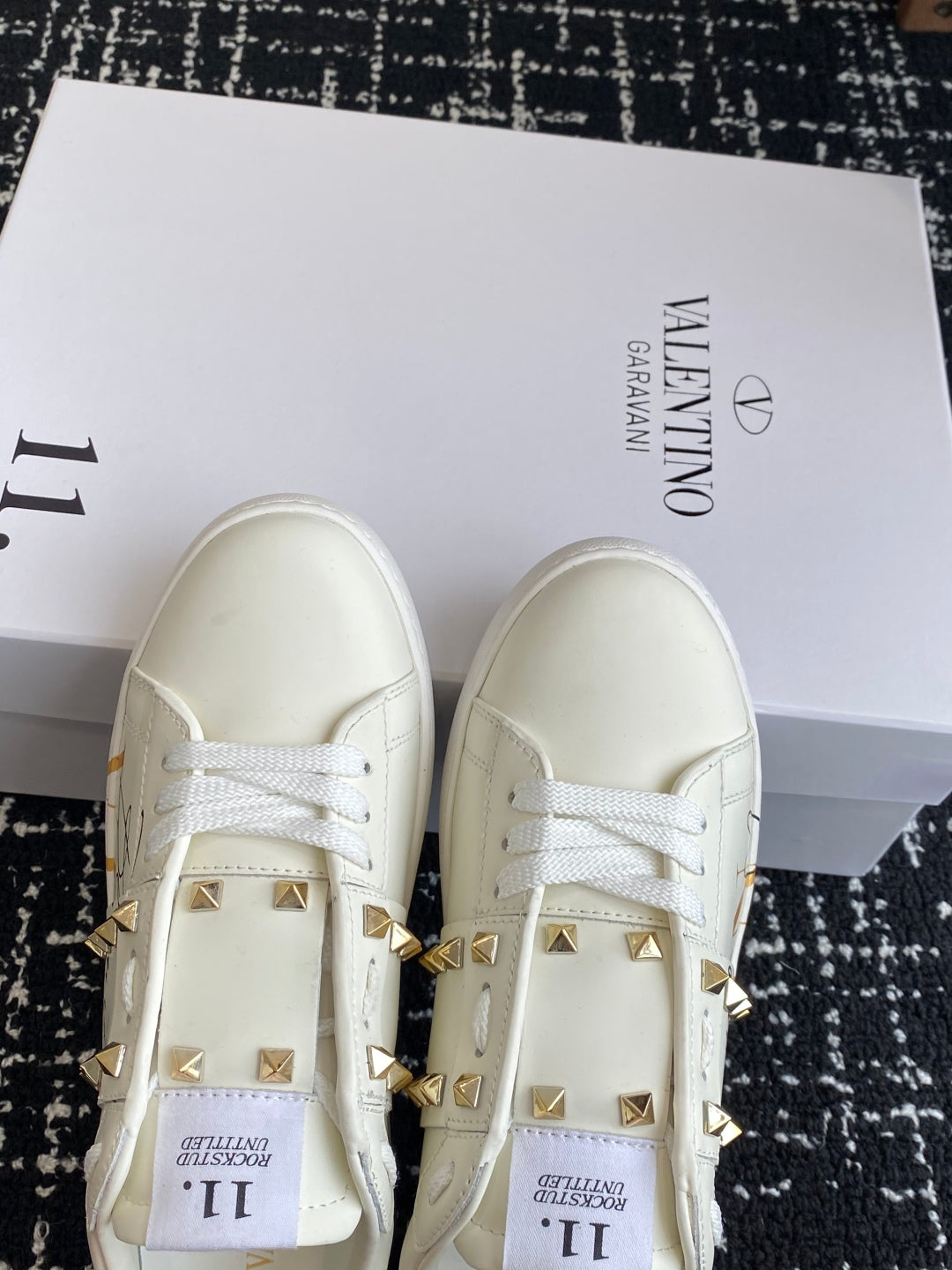 LuxluxHouse Best Quality Shoes Valentino