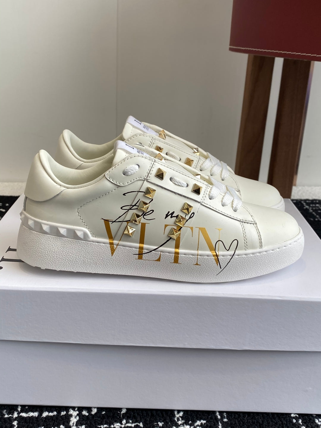 LuxluxHouse Best Quality Shoes Valentino