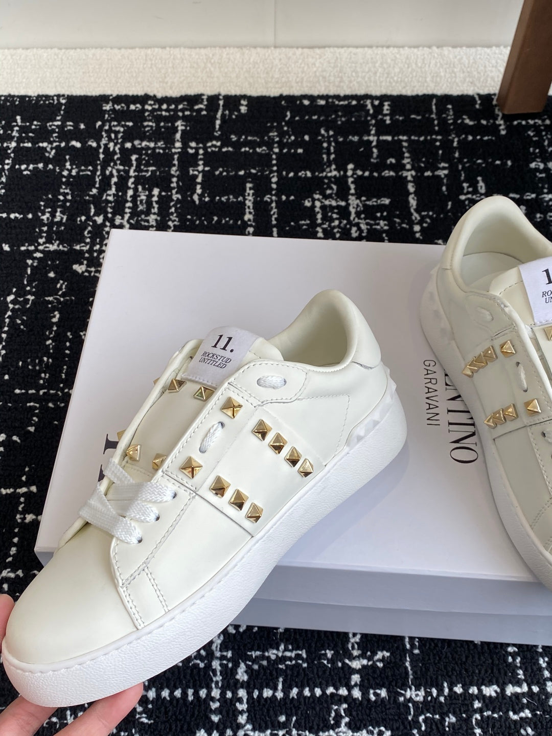 LuxluxHouse Best Quality Shoes Valentino