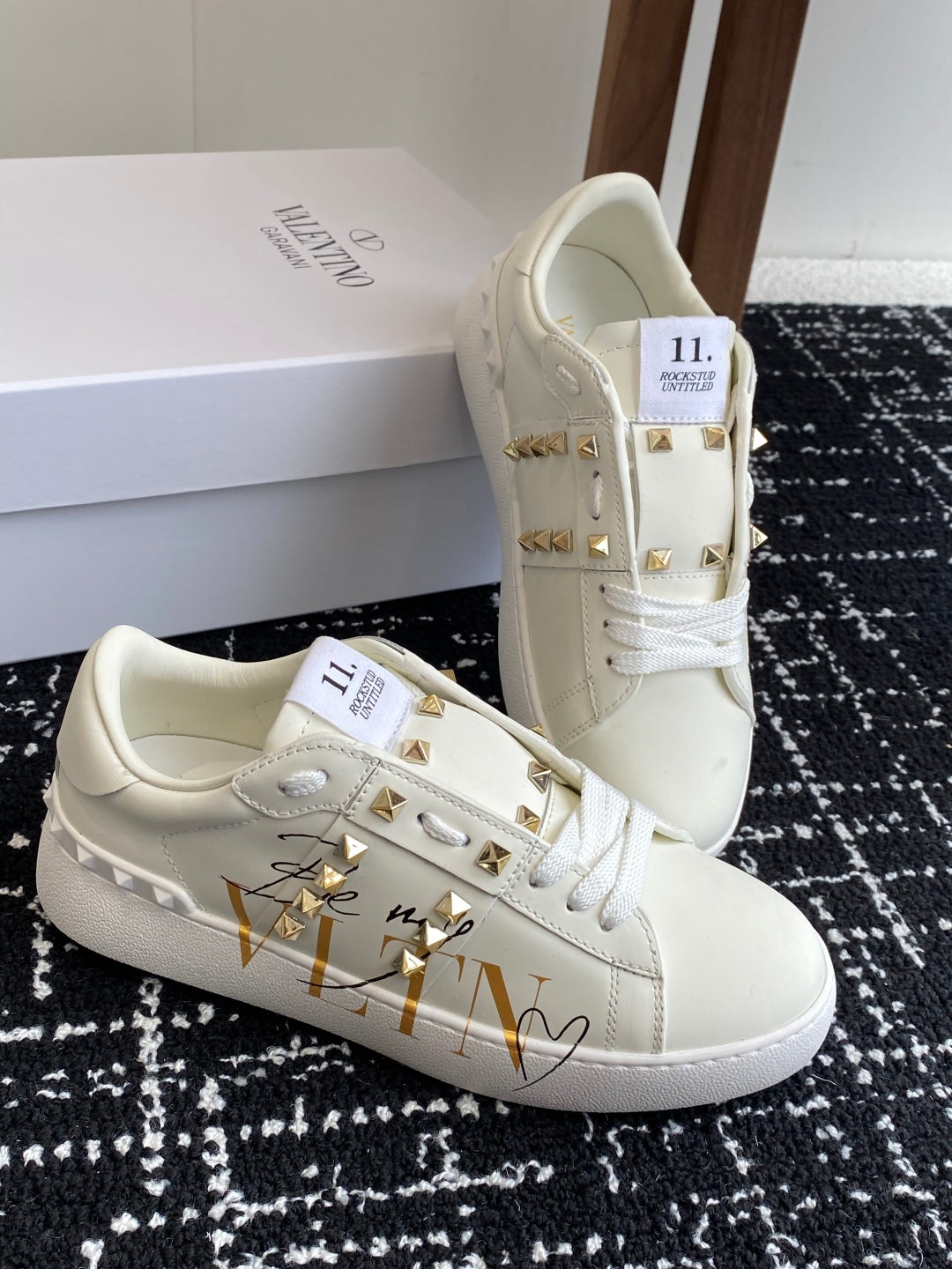 LuxluxHouse Best Quality Shoes Valentino