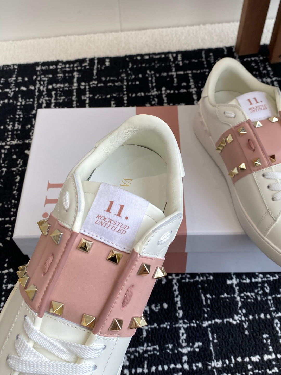 LuxluxHouse Best Quality Shoes Valentino
