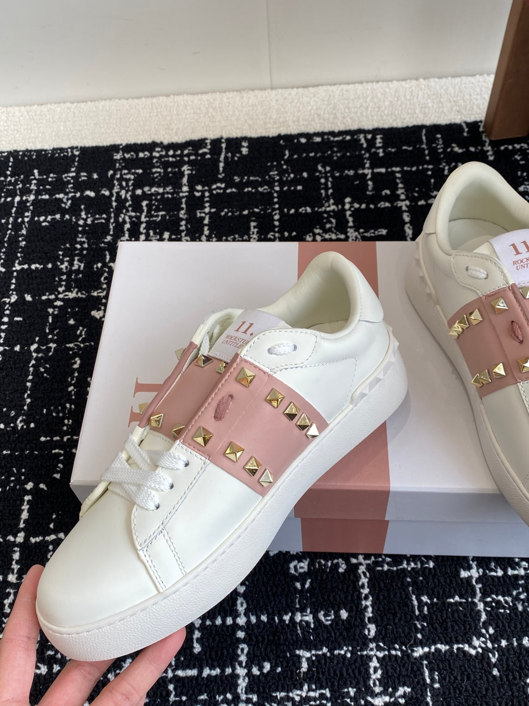 LuxluxHouse Best Quality Shoes Valentino