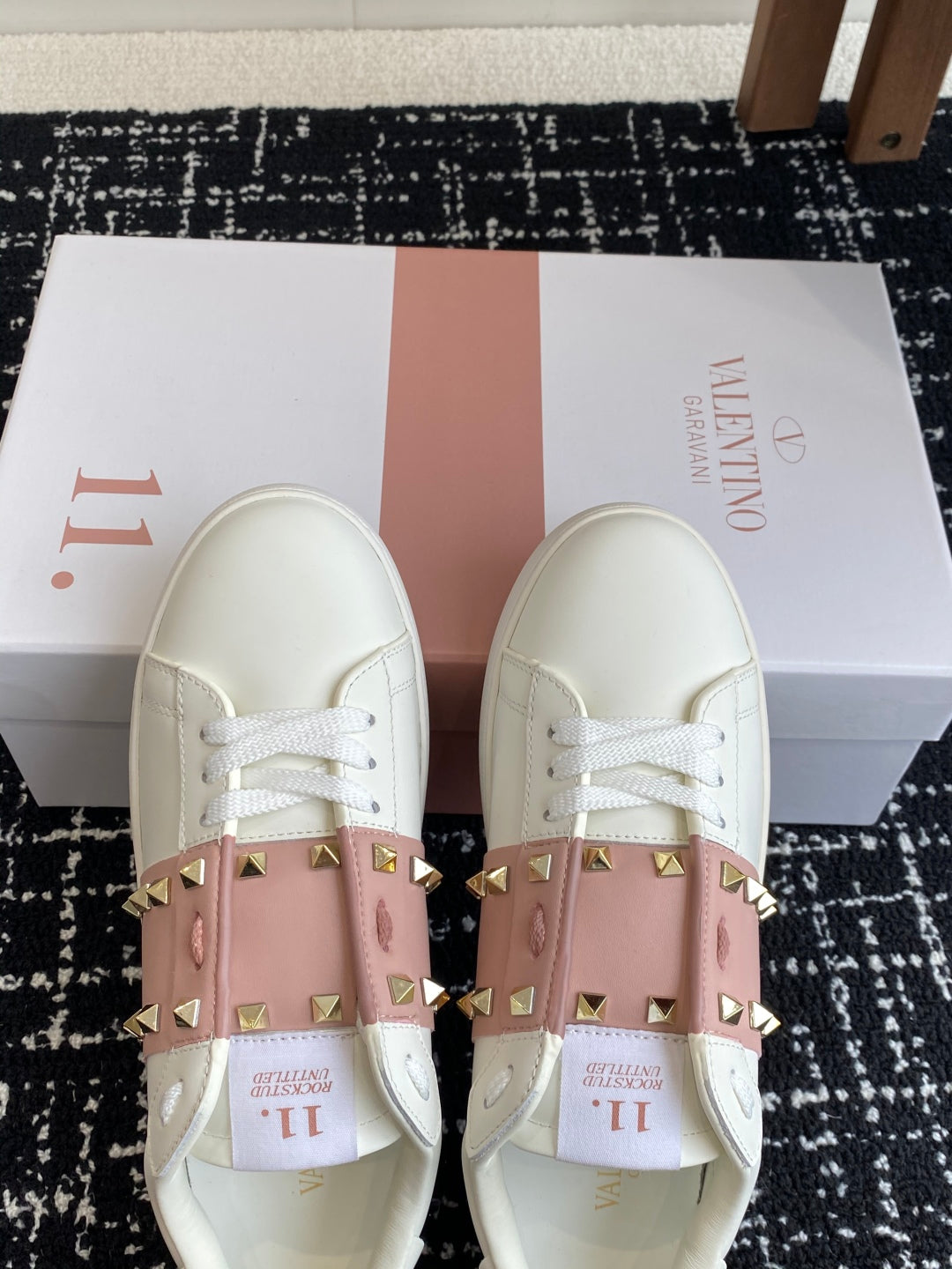 LuxluxHouse Best Quality Shoes Valentino