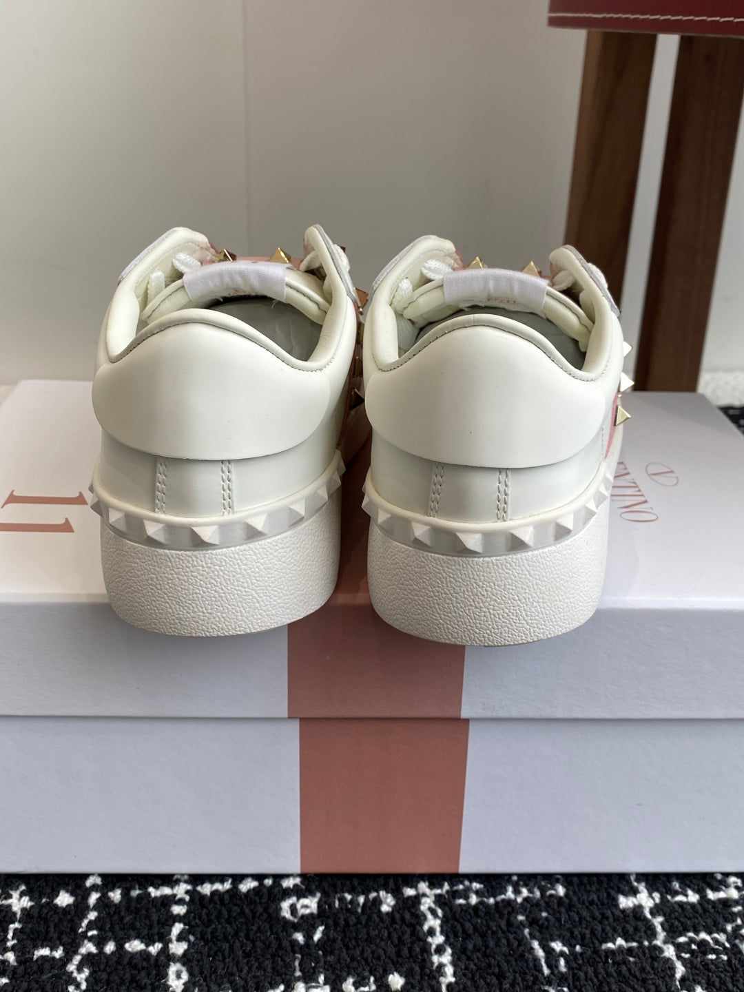 LuxluxHouse Best Quality Shoes Valentino