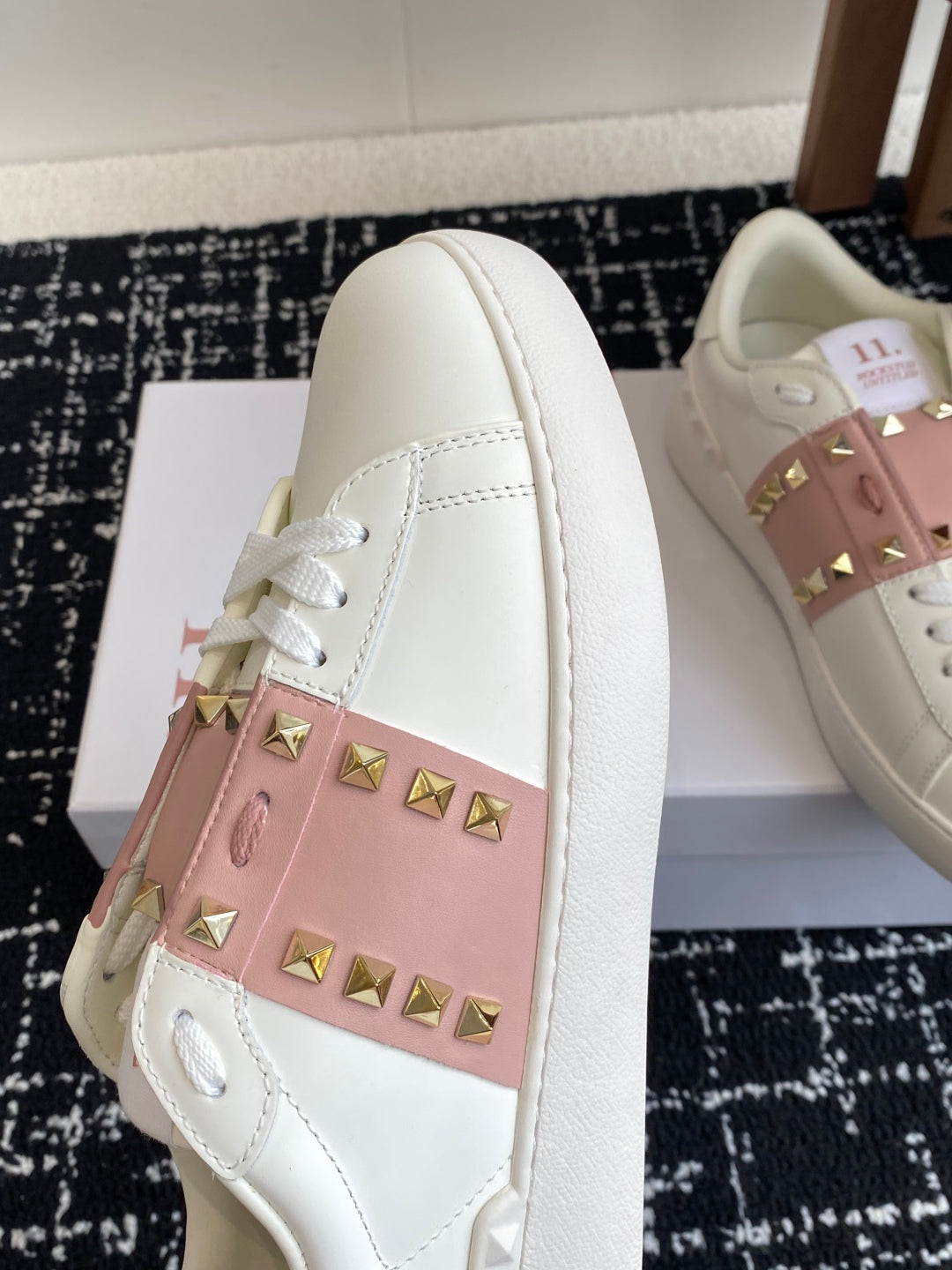 LuxluxHouse Best Quality Shoes Valentino