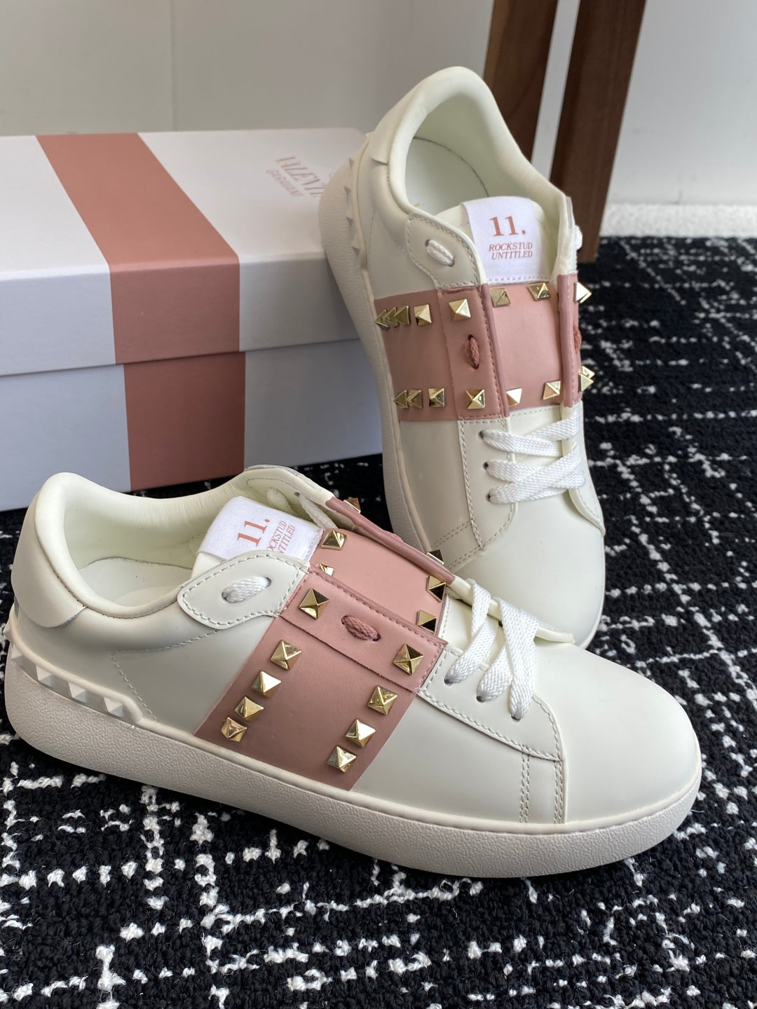 LuxluxHouse Best Quality Shoes Valentino