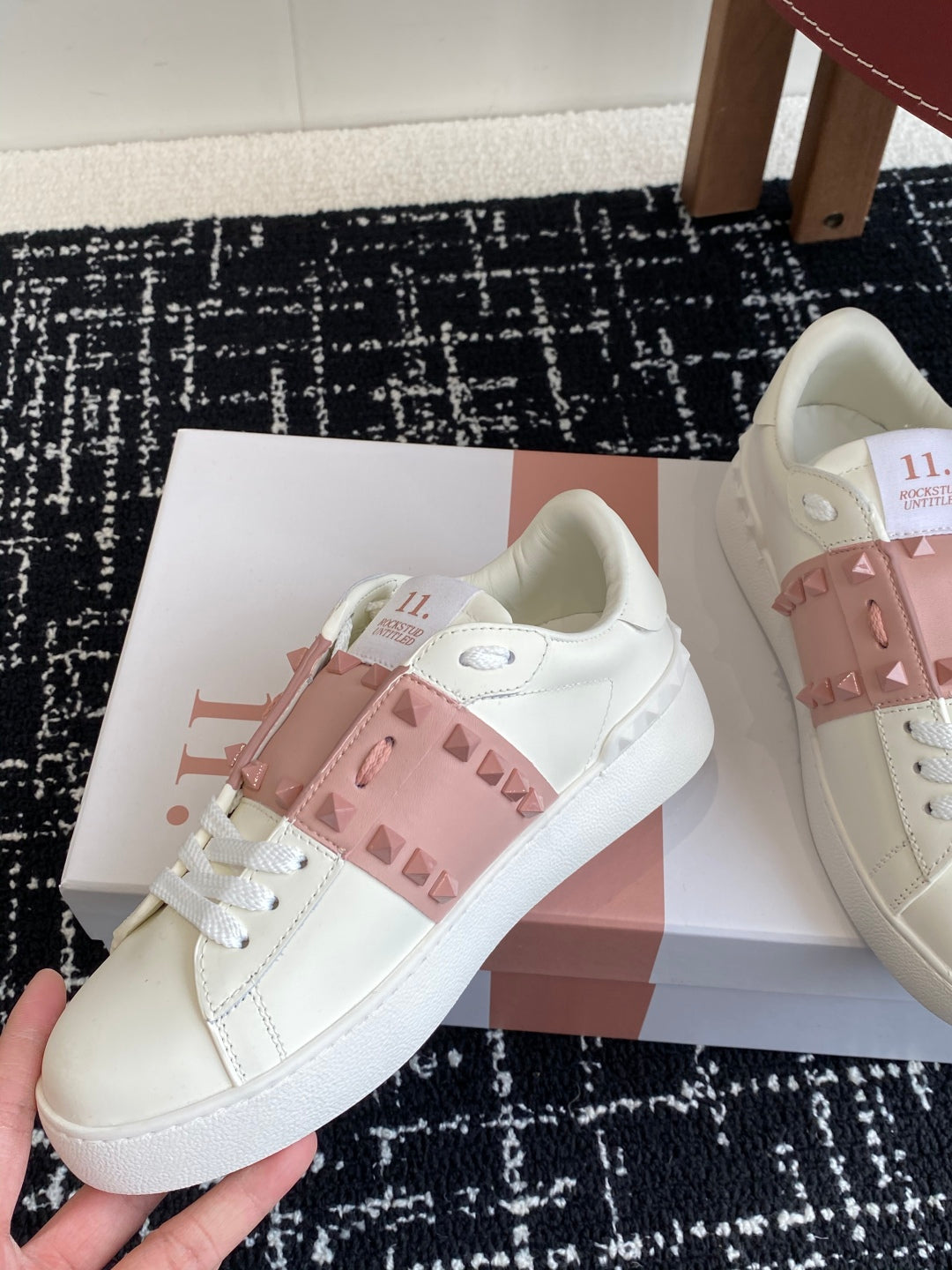 LuxluxHouse Best Quality Shoes Valentino