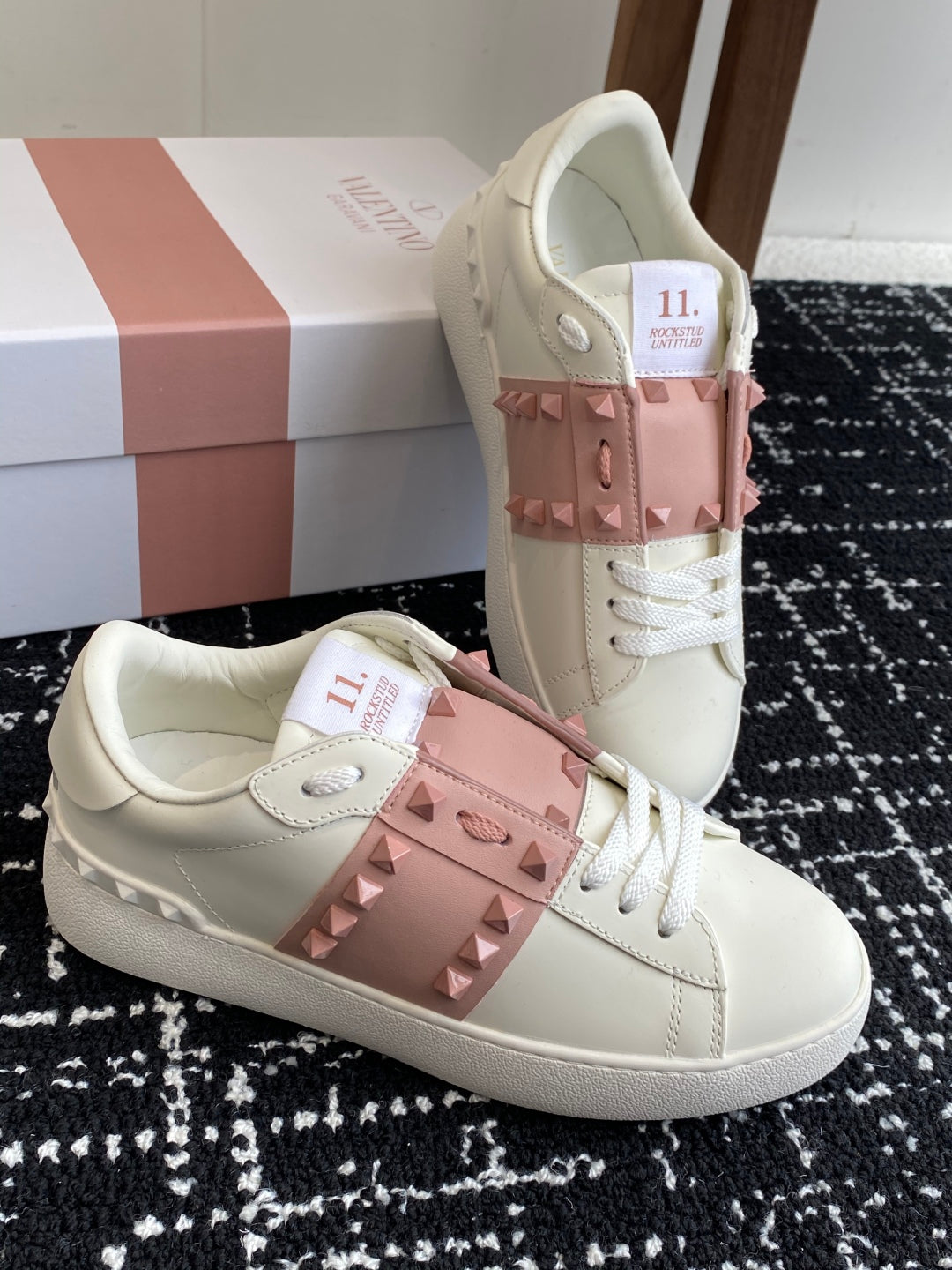 LuxluxHouse Best Quality Shoes Valentino