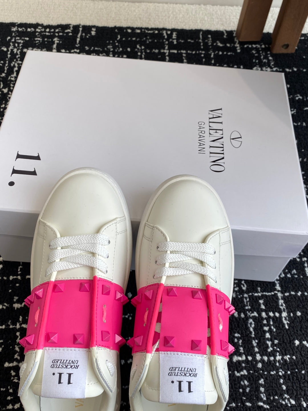 LuxluxHouse Best Quality Shoes Valentino