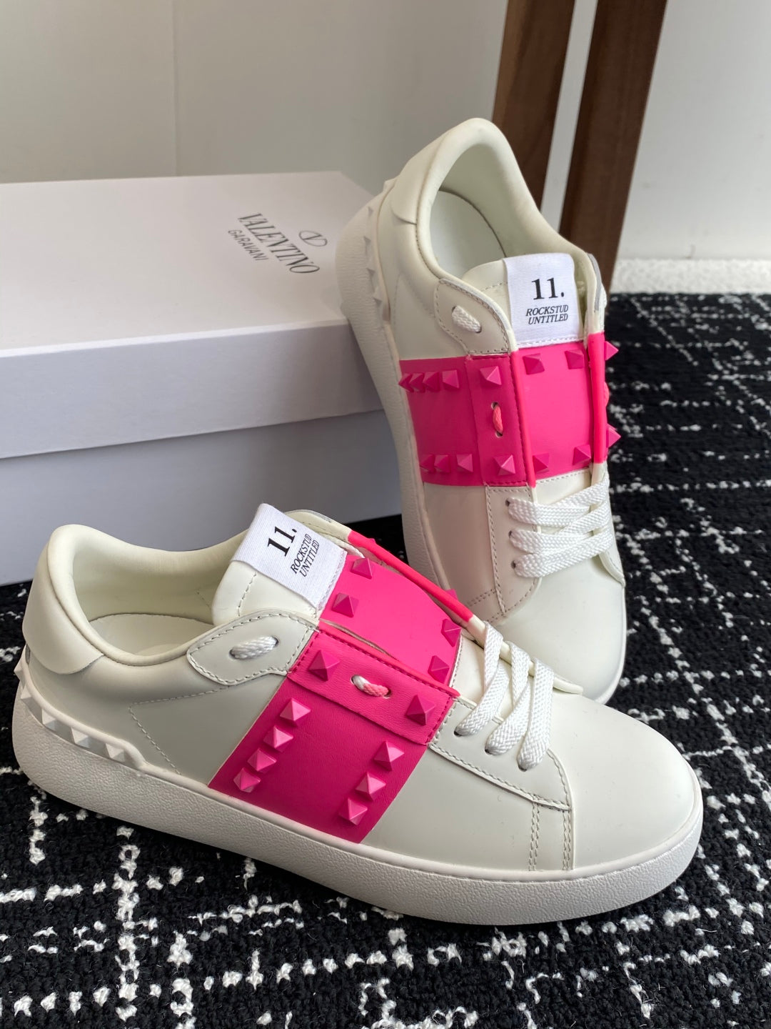 LuxluxHouse Best Quality Shoes Valentino