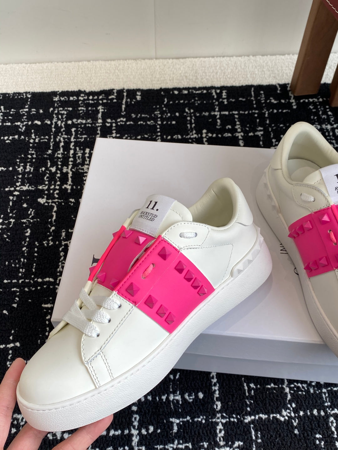 LuxluxHouse Best Quality Shoes Valentino