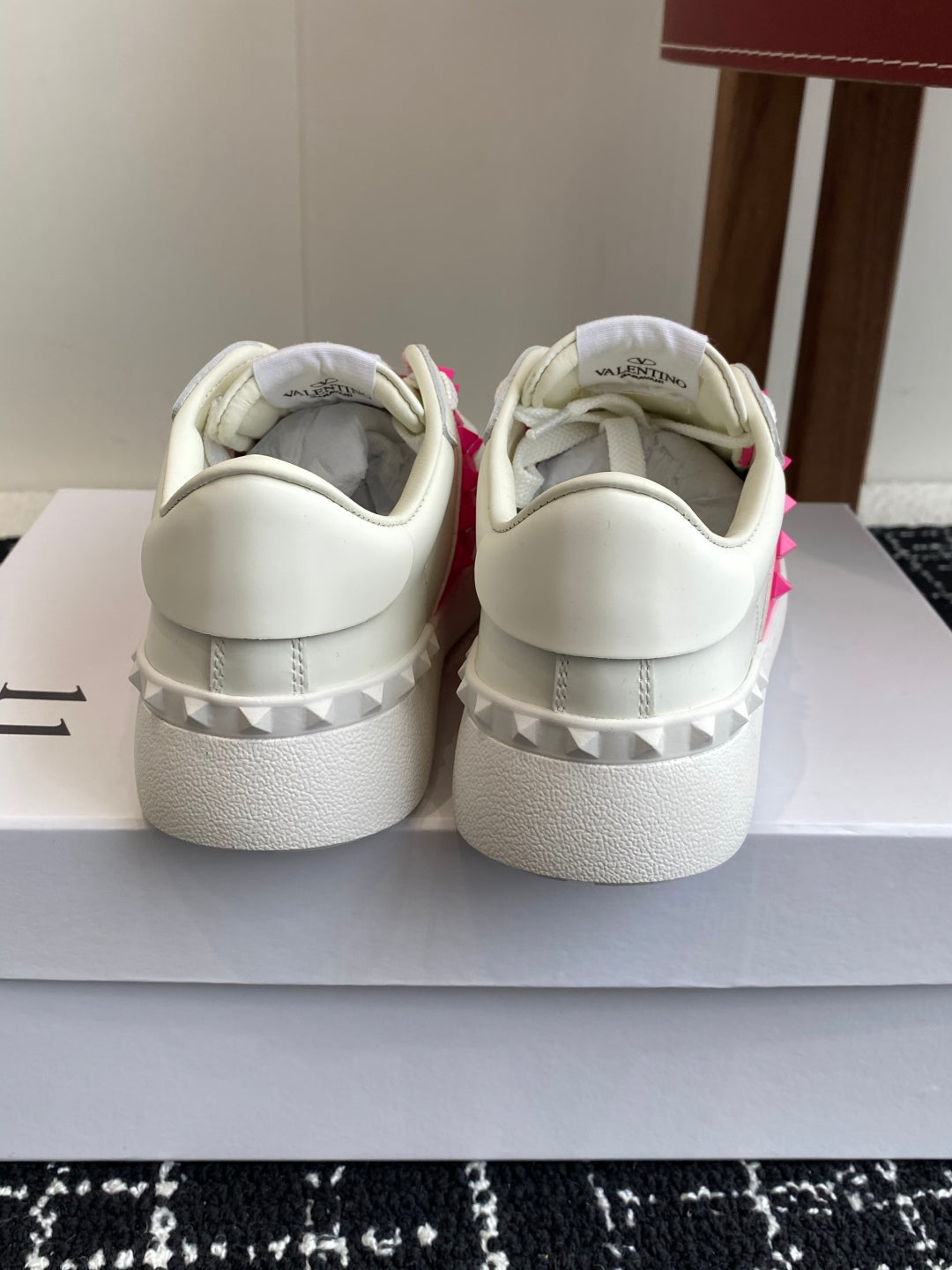 LuxluxHouse Best Quality Shoes Valentino