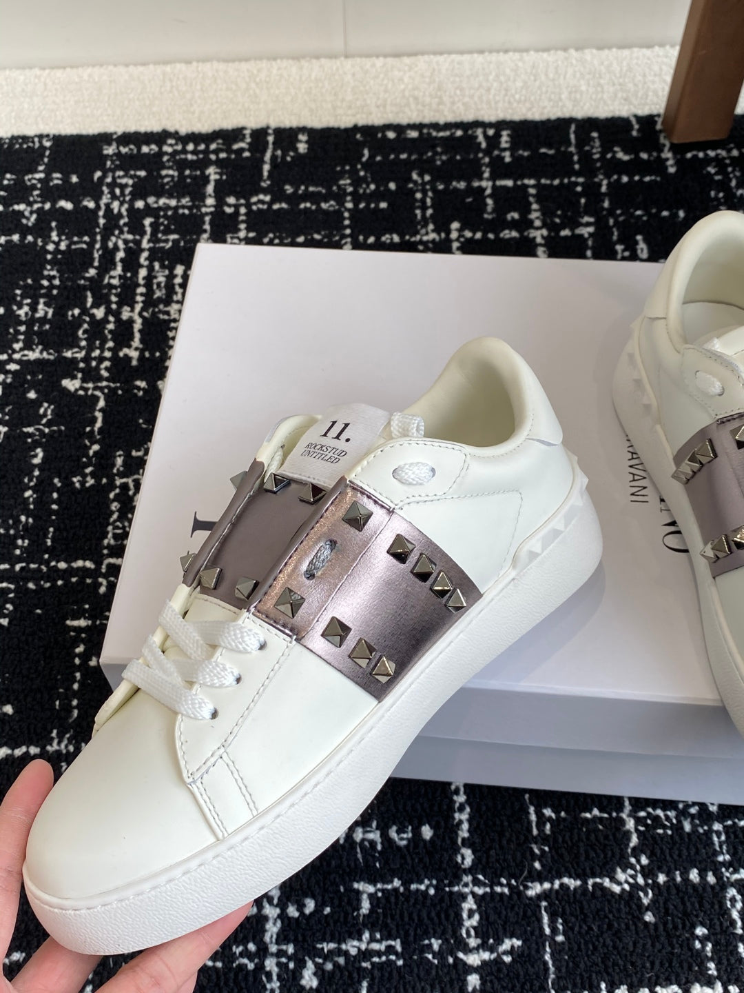 LuxluxHouse Best Quality Shoes Valentino