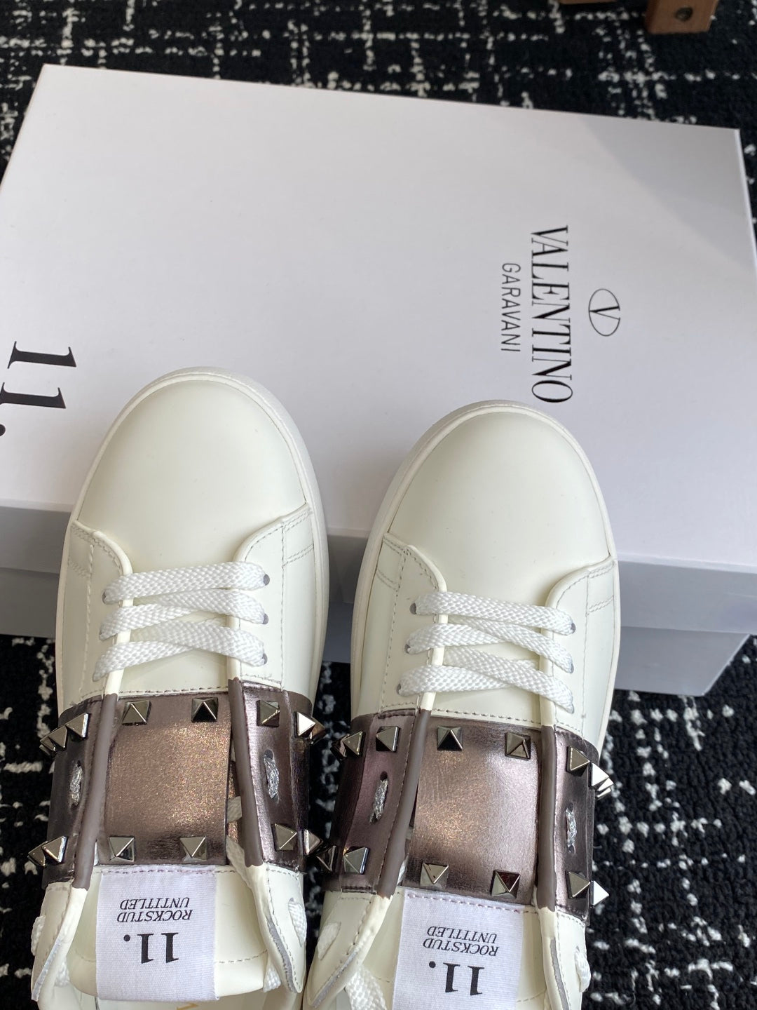 LuxluxHouse Best Quality Shoes Valentino
