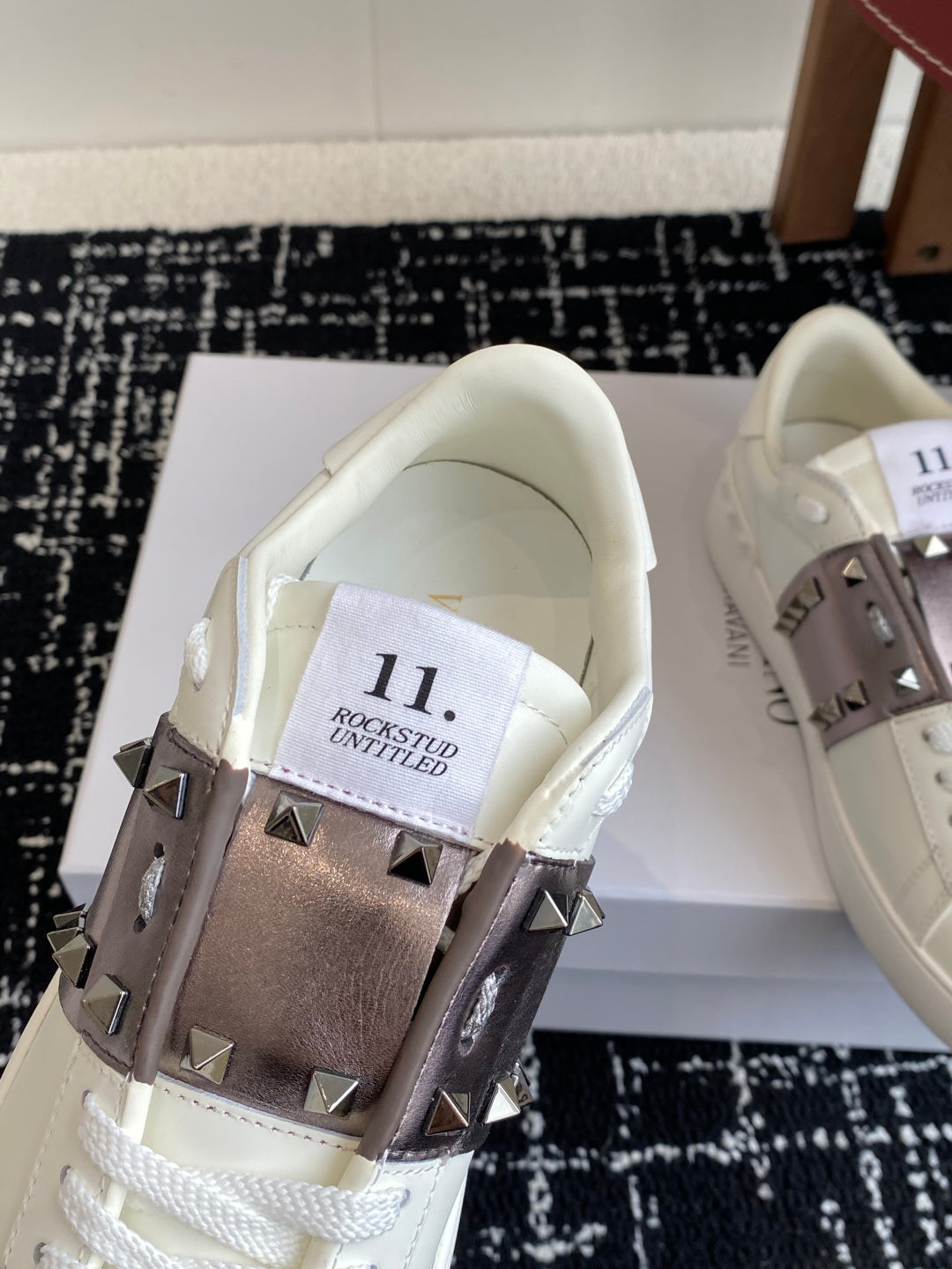 LuxluxHouse Best Quality Shoes Valentino