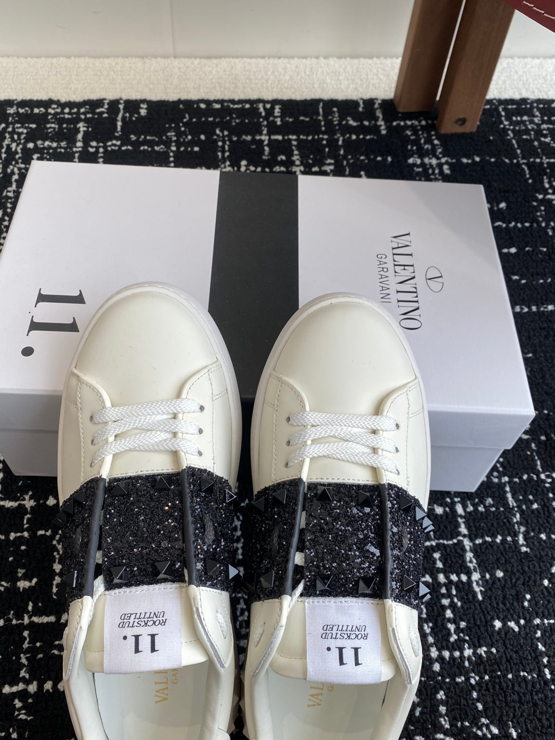 LuxluxHouse Best Quality Shoes Valentino