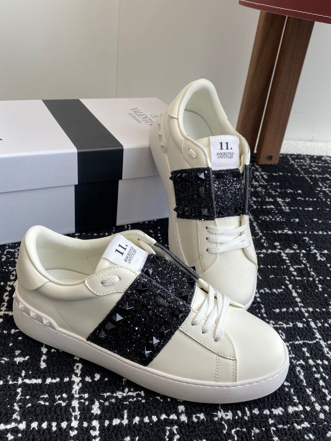 LuxluxHouse Best Quality Shoes Valentino