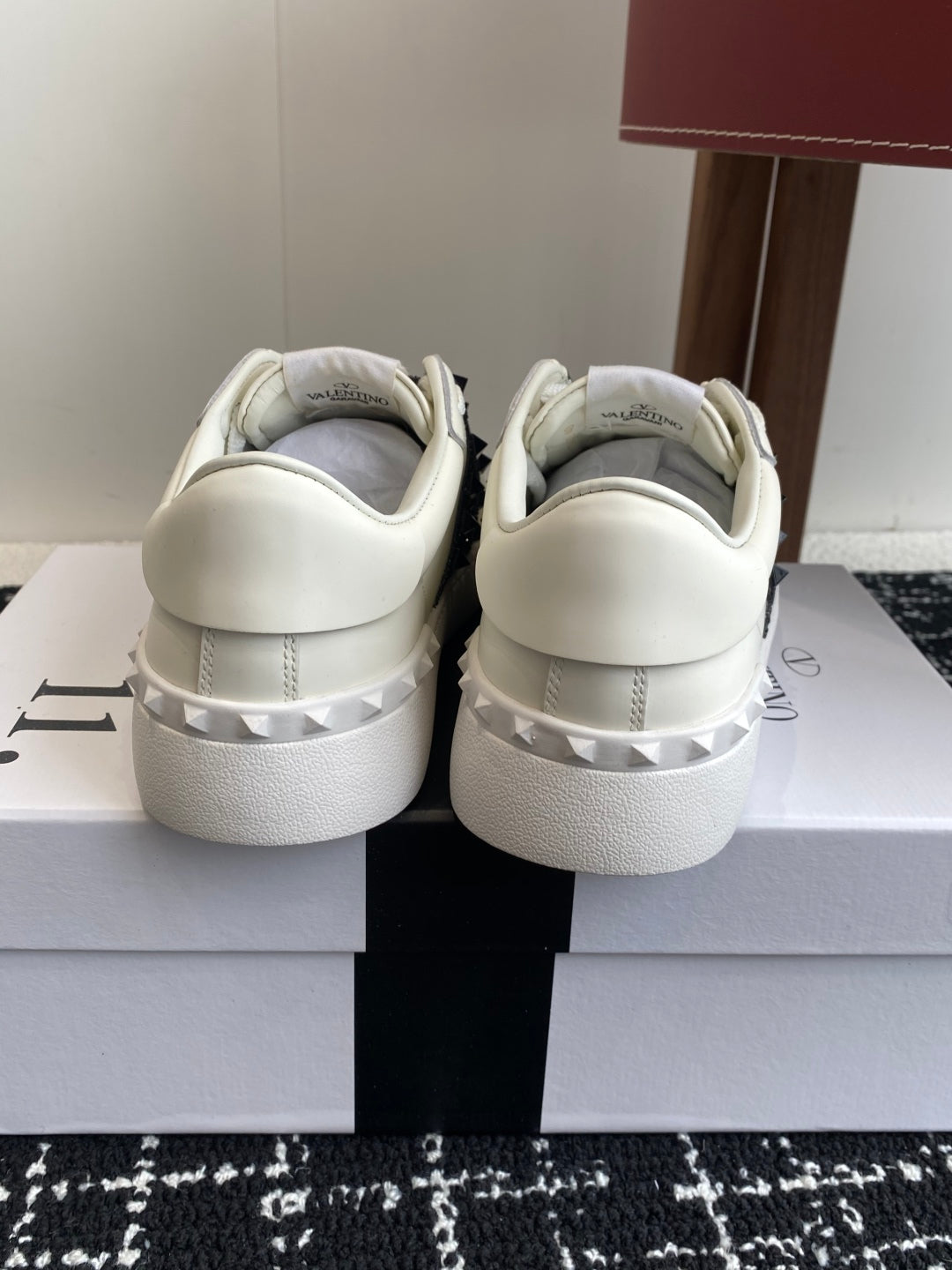 LuxluxHouse Best Quality Shoes Valentino