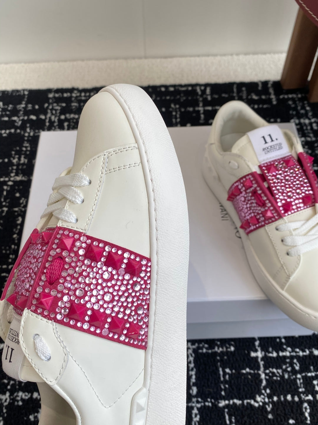 LuxluxHouse Best Quality Shoes Valentino