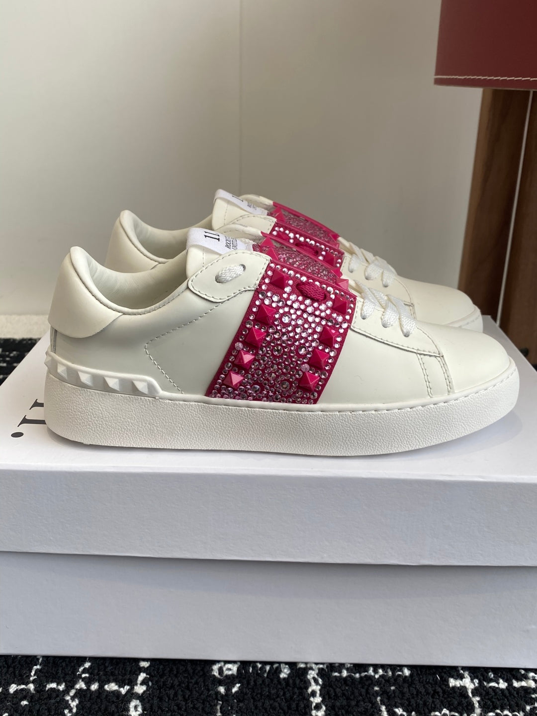 LuxluxHouse Best Quality Shoes Valentino