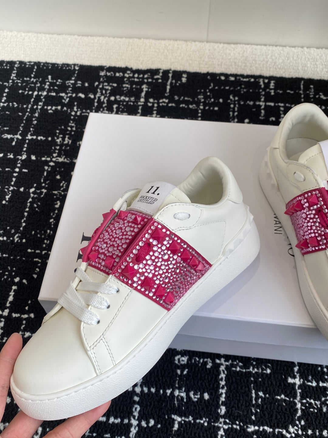 LuxluxHouse Best Quality Shoes Valentino