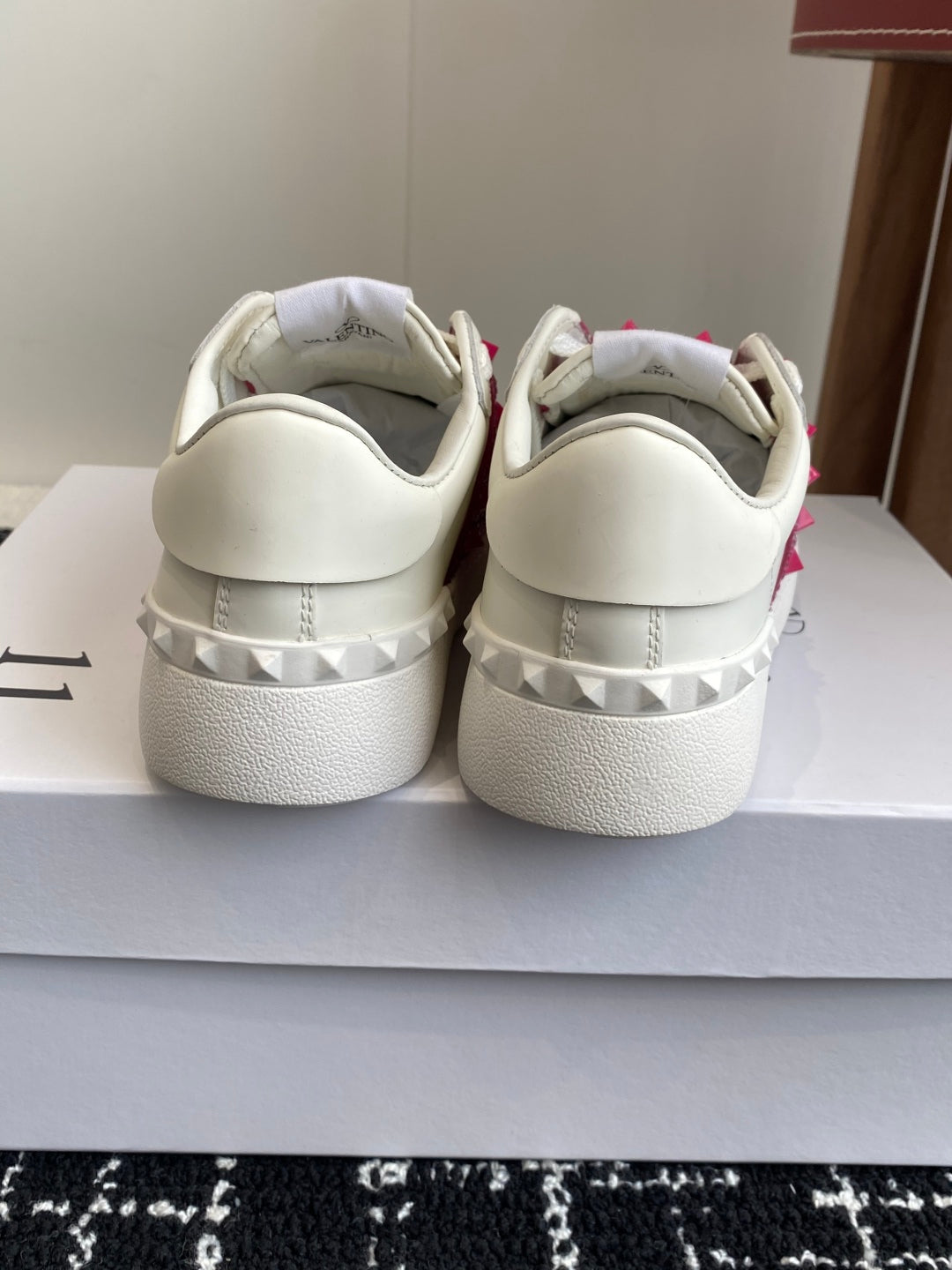 LuxluxHouse Best Quality Shoes Valentino