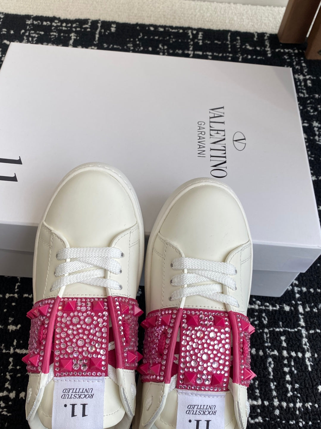 LuxluxHouse Best Quality Shoes Valentino