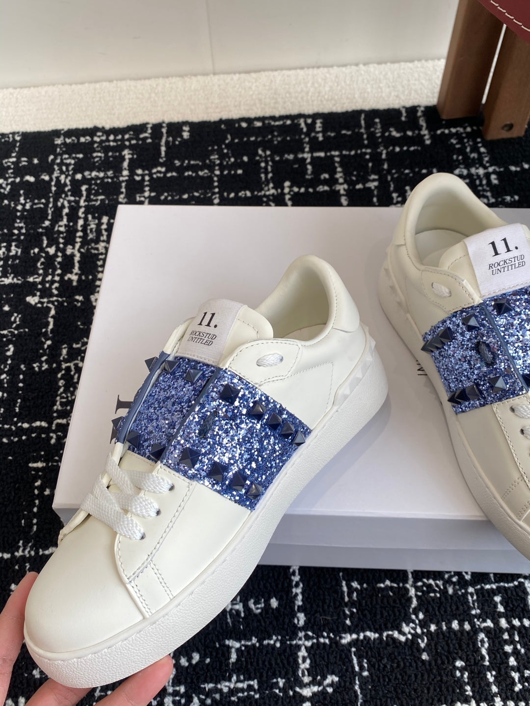 LuxluxHouse Best Quality Shoes Valentino