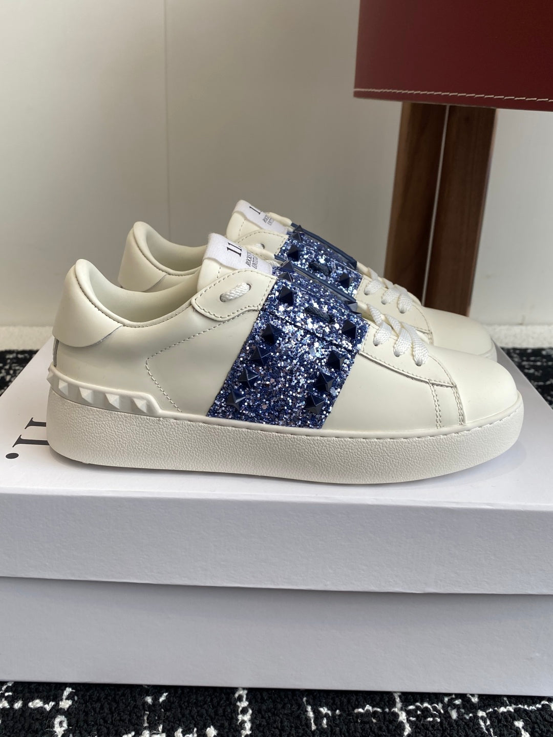 LuxluxHouse Best Quality Shoes Valentino