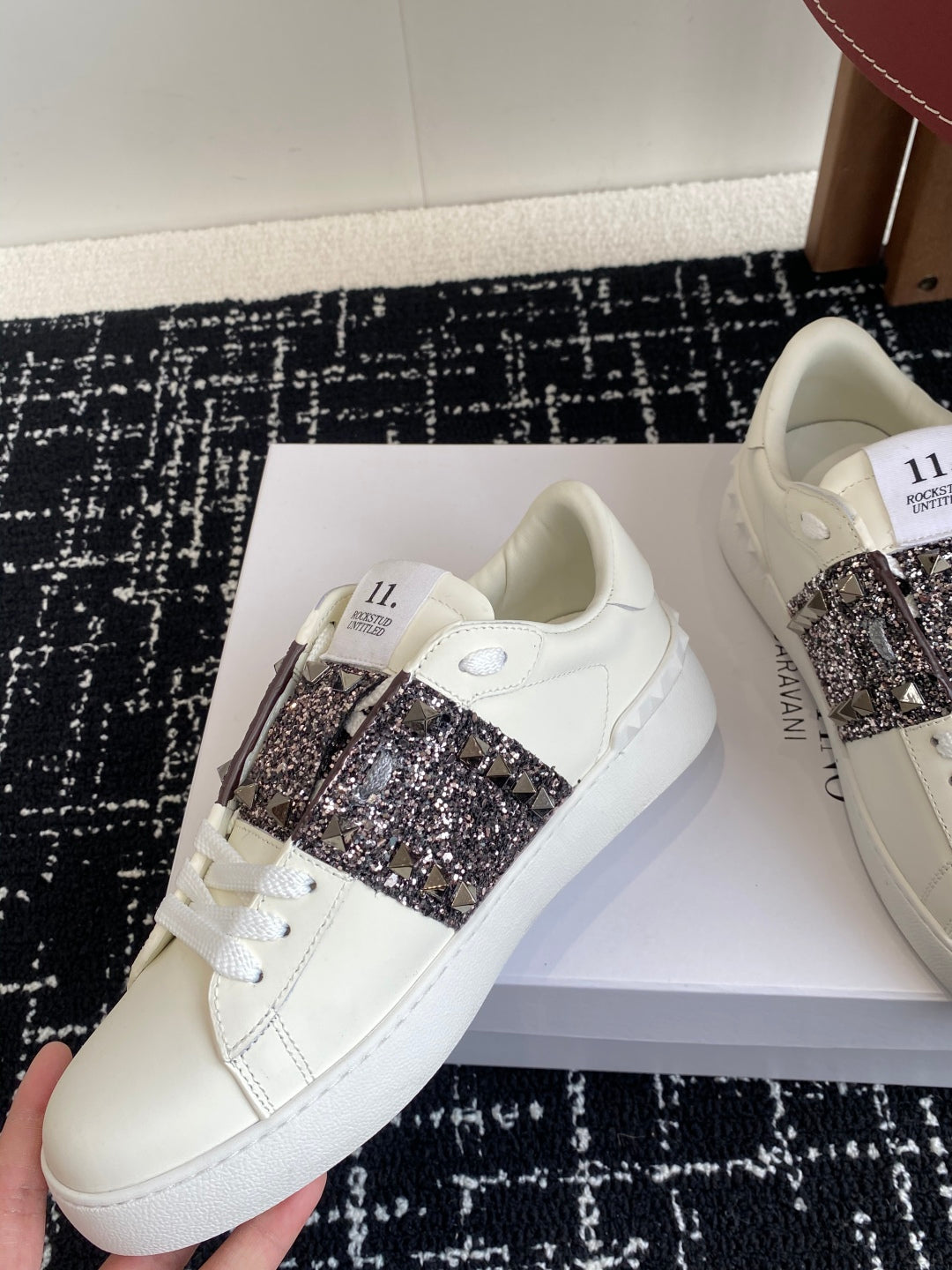 LuxluxHouse Best Quality Shoes Valentino