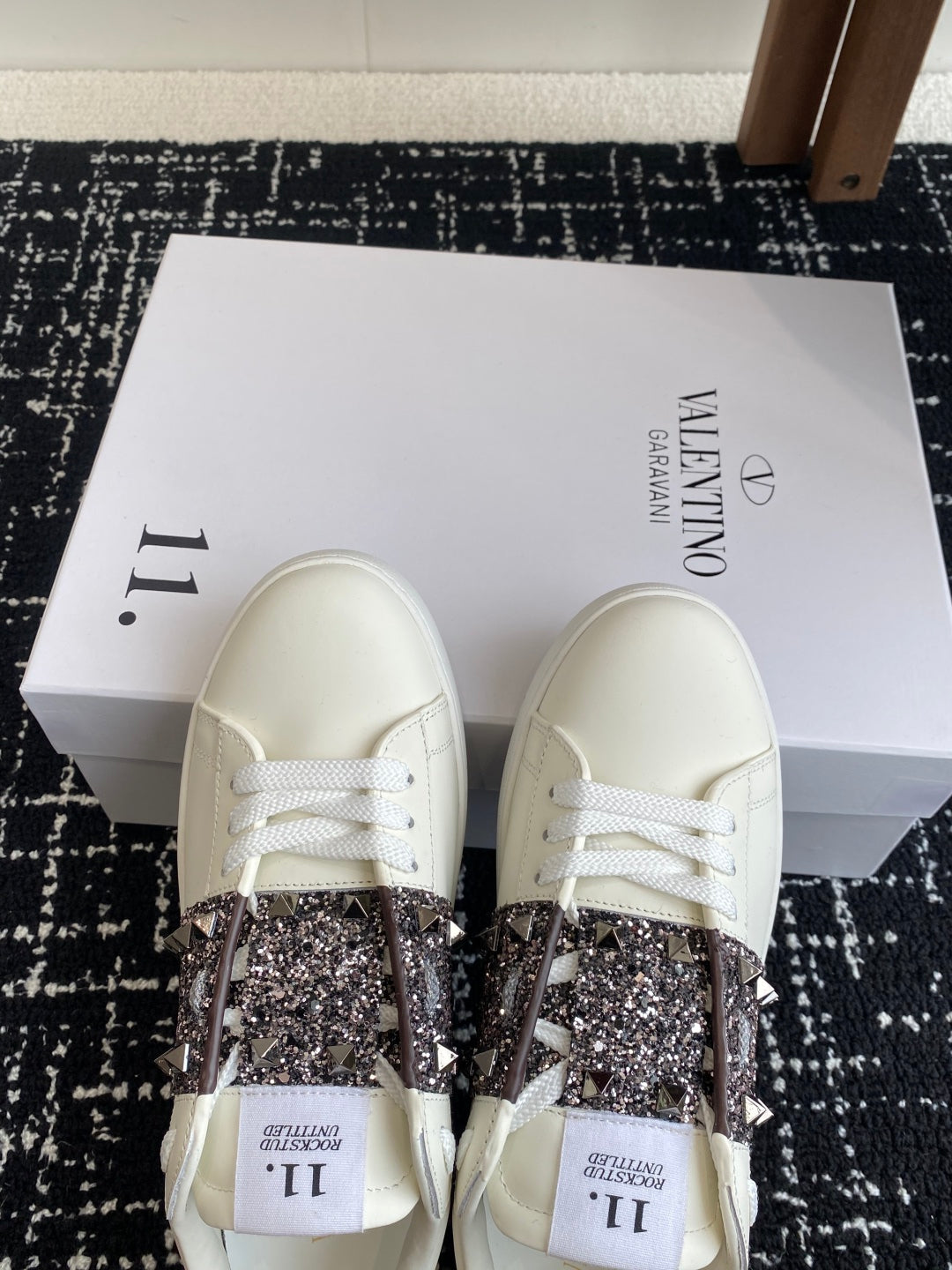 LuxluxHouse Best Quality Shoes Valentino