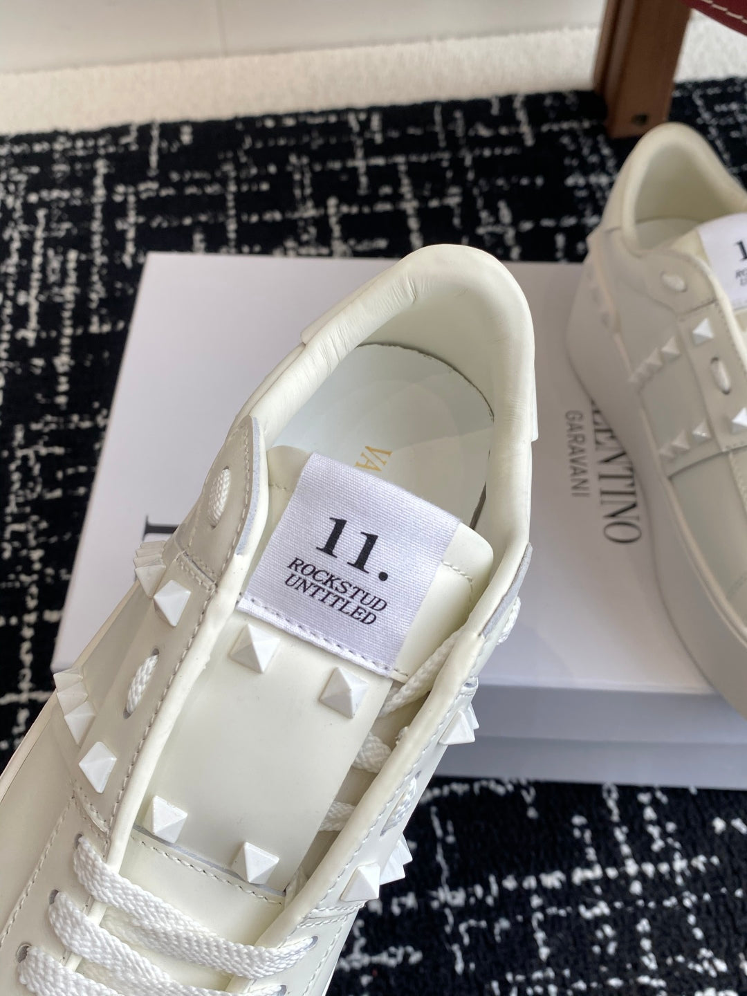 LuxluxHouse Best Quality Shoes Valentino