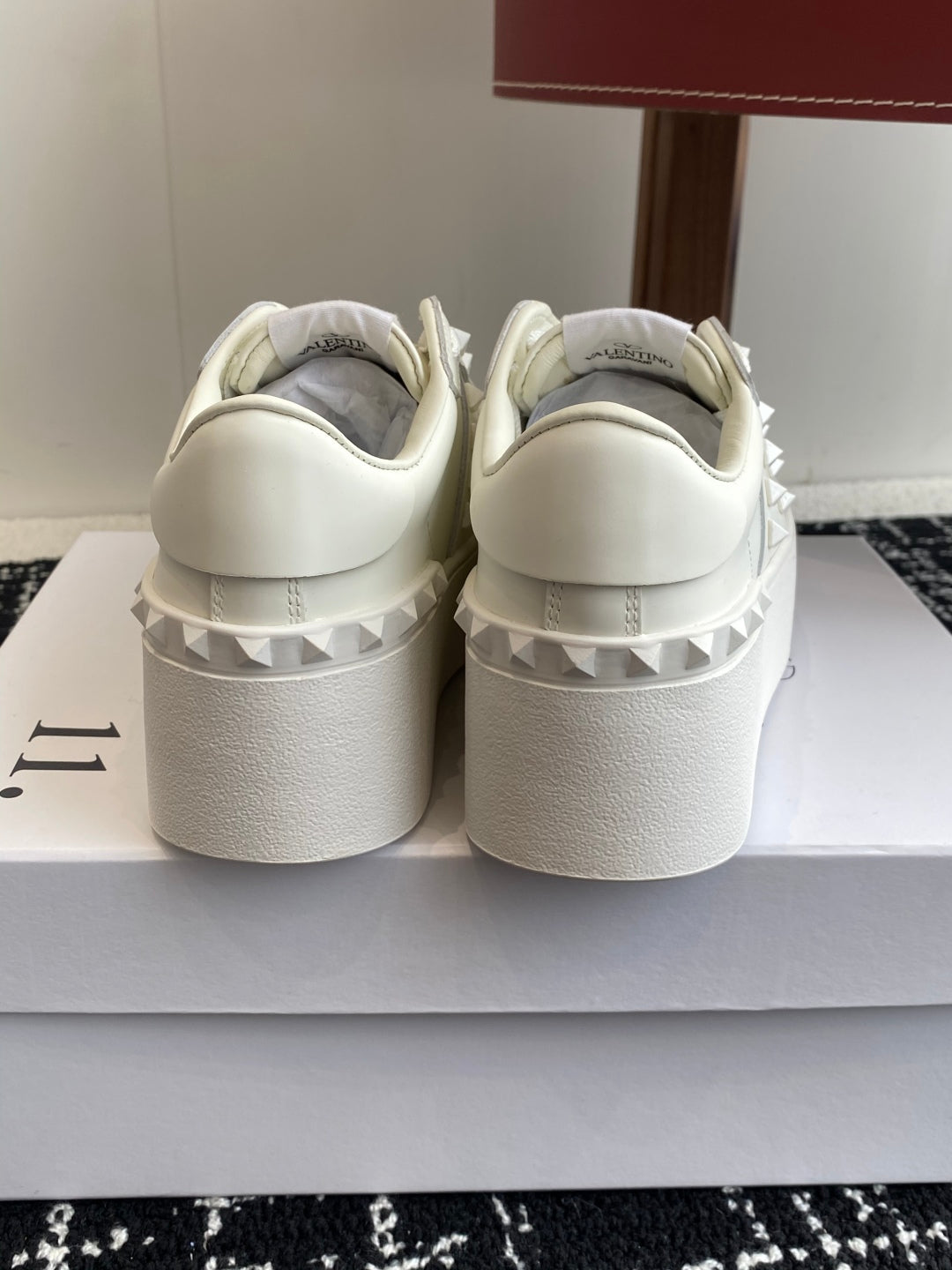 LuxluxHouse Best Quality Shoes Valentino