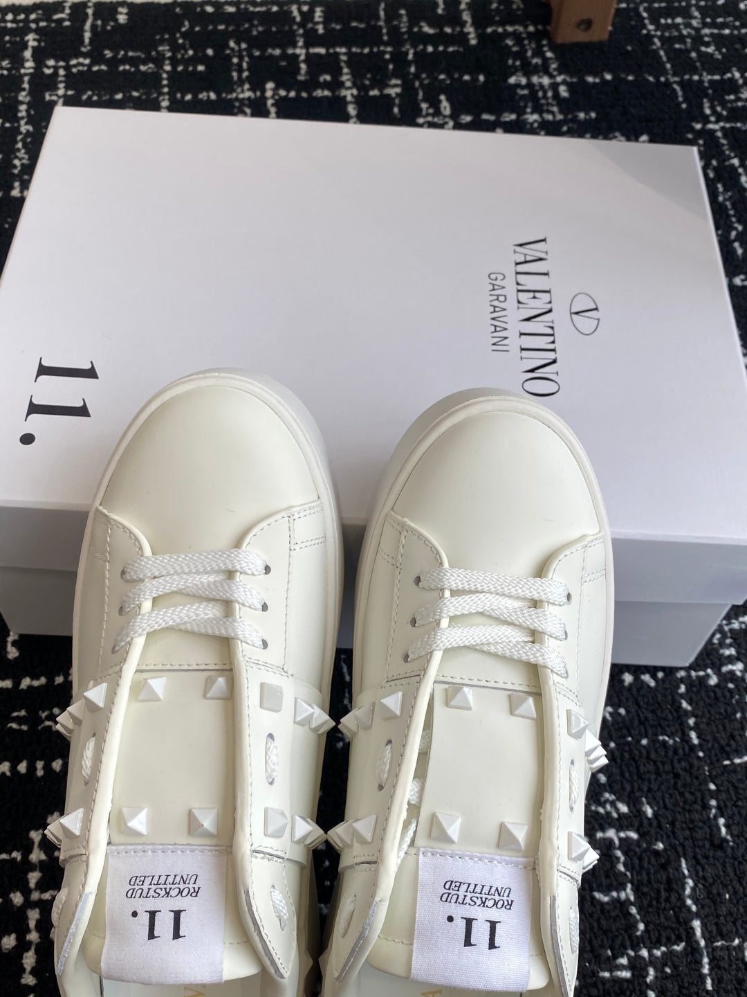 LuxluxHouse Best Quality Shoes Valentino
